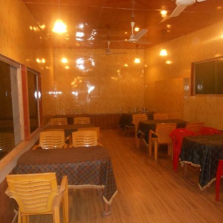 Hotel Royale Jannat Srīnagar Buitenkant foto