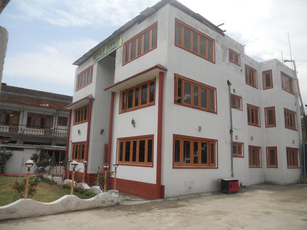 Hotel Royale Jannat Srīnagar Buitenkant foto