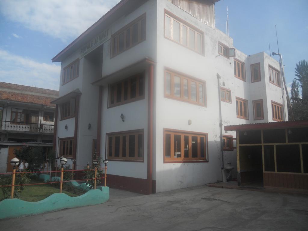 Hotel Royale Jannat Srīnagar Buitenkant foto
