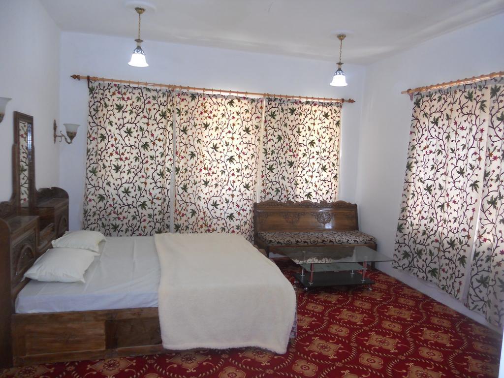 Hotel Royale Jannat Srīnagar Buitenkant foto