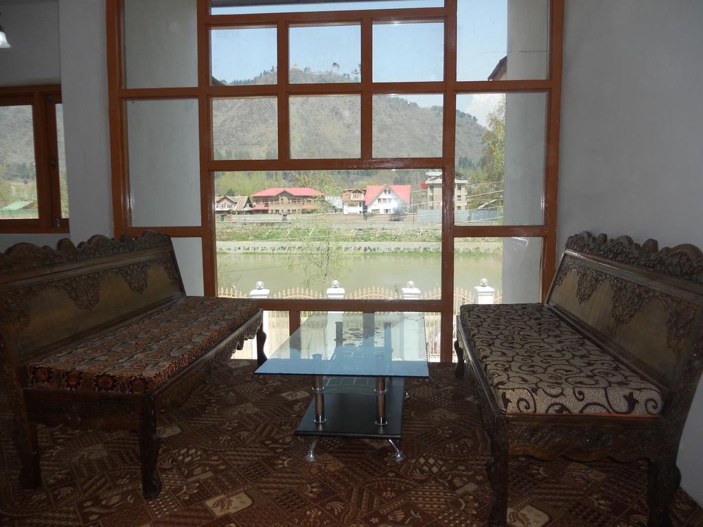 Hotel Royale Jannat Srīnagar Buitenkant foto