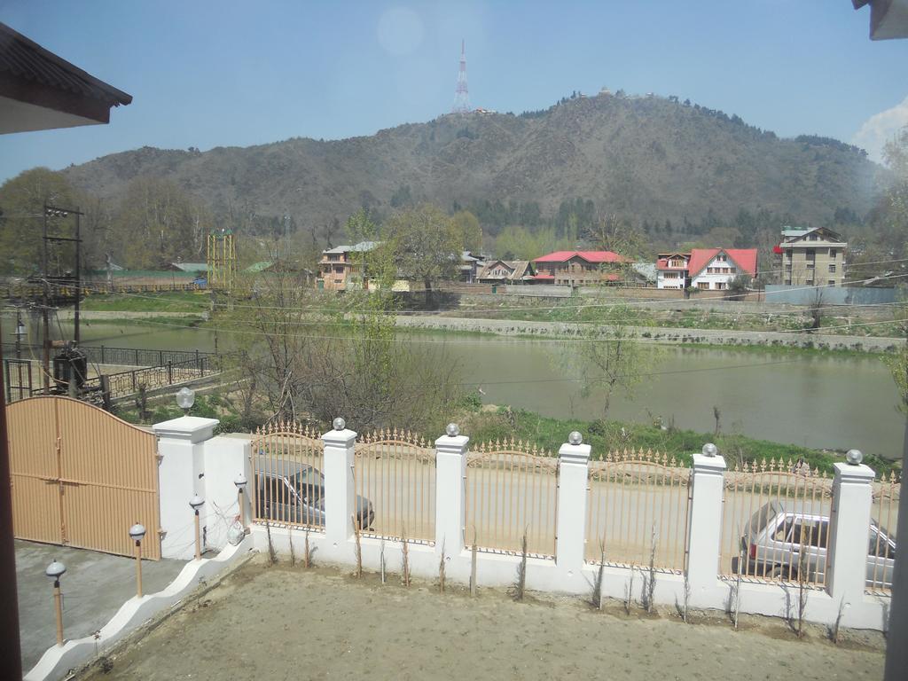 Hotel Royale Jannat Srīnagar Buitenkant foto