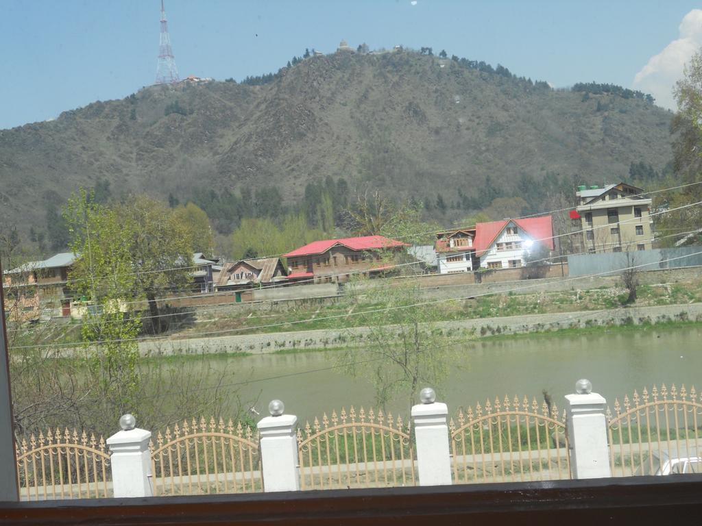 Hotel Royale Jannat Srīnagar Buitenkant foto
