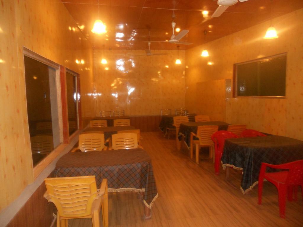 Hotel Royale Jannat Srīnagar Buitenkant foto